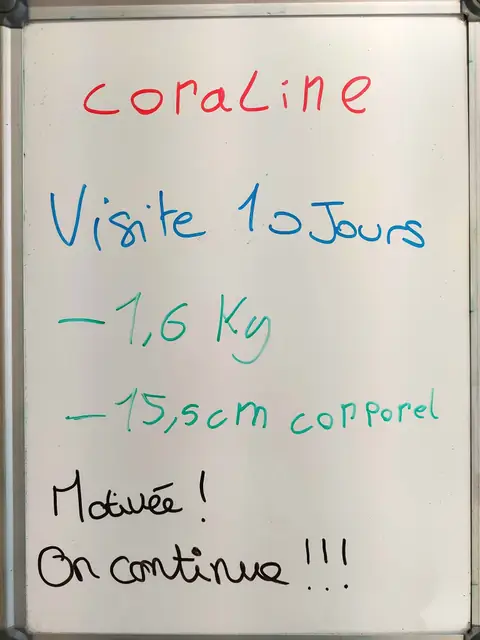 À Cormontreuil, une membre du club montre l’ardoise sur laquelle son bilan est noté